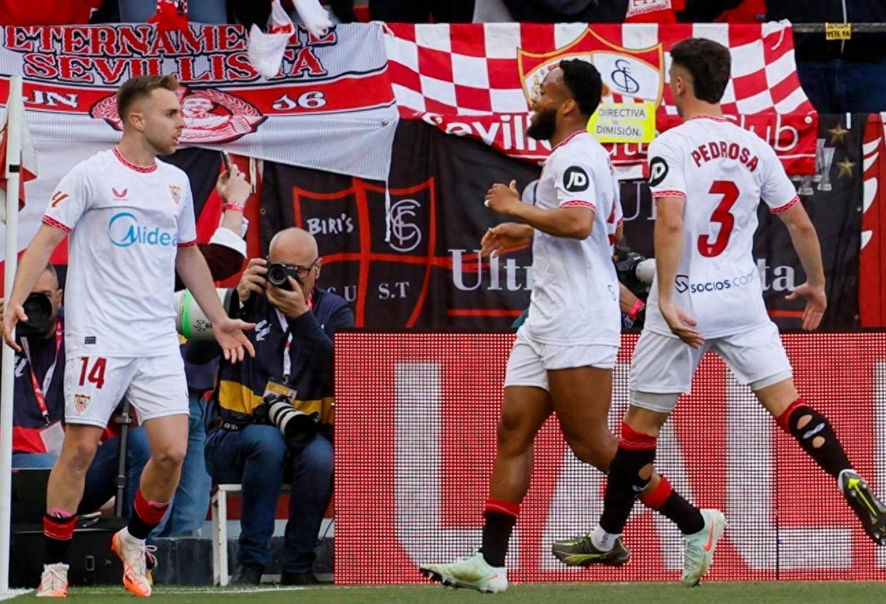 爱游戏新闻-包含皇家马德里客场战胜塞维利亚,继续领跑西甲的词条