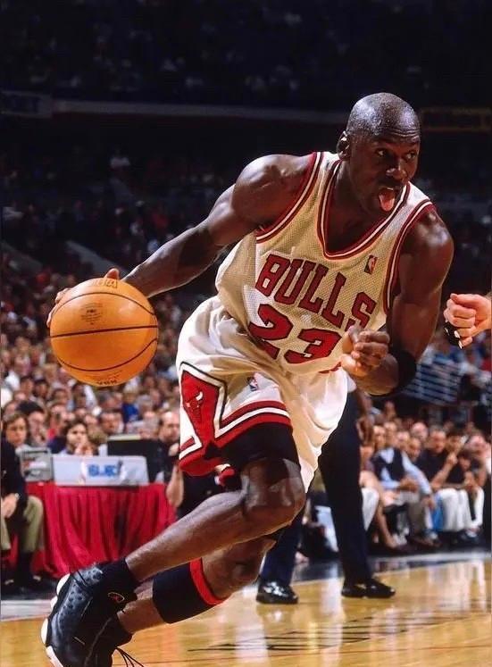 爱游戏官网入口-篮球经典之战回放:乔丹与奥拉朱早谁才是历史第一人?的简单介绍