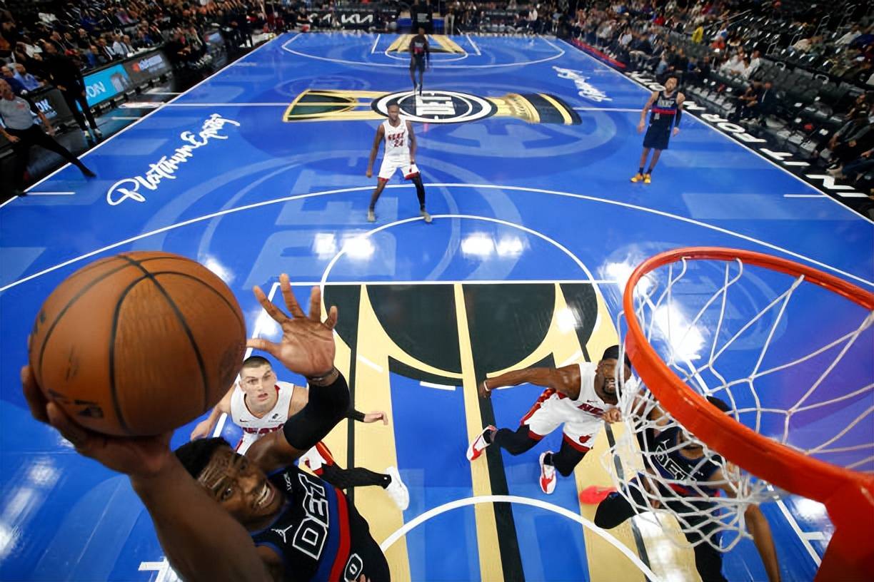 爱游戏官方-活塞内线球员表现糟糕,需加强训练