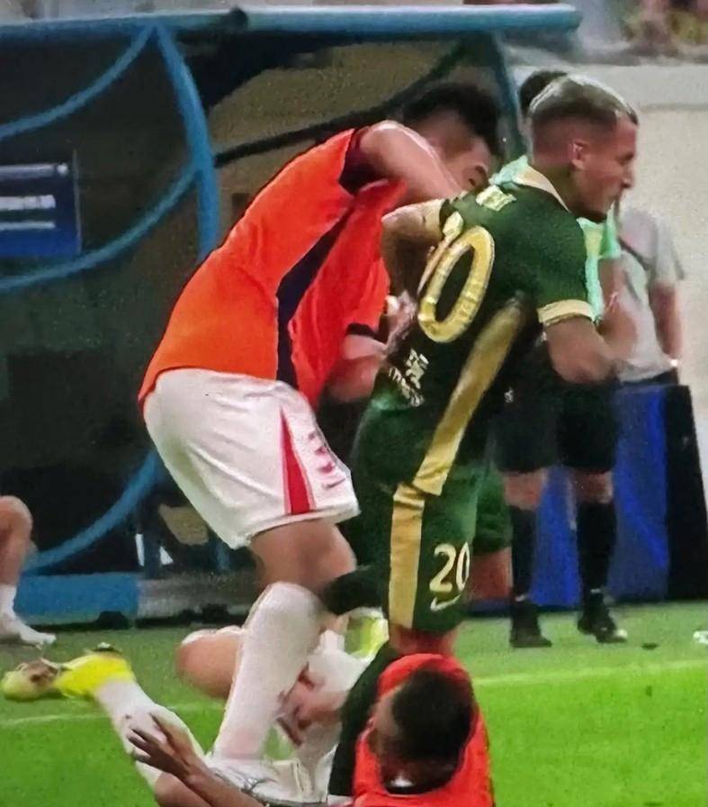 爱游戏官网app-包含战术调整灵活,助球队击败强敌晋级的词条