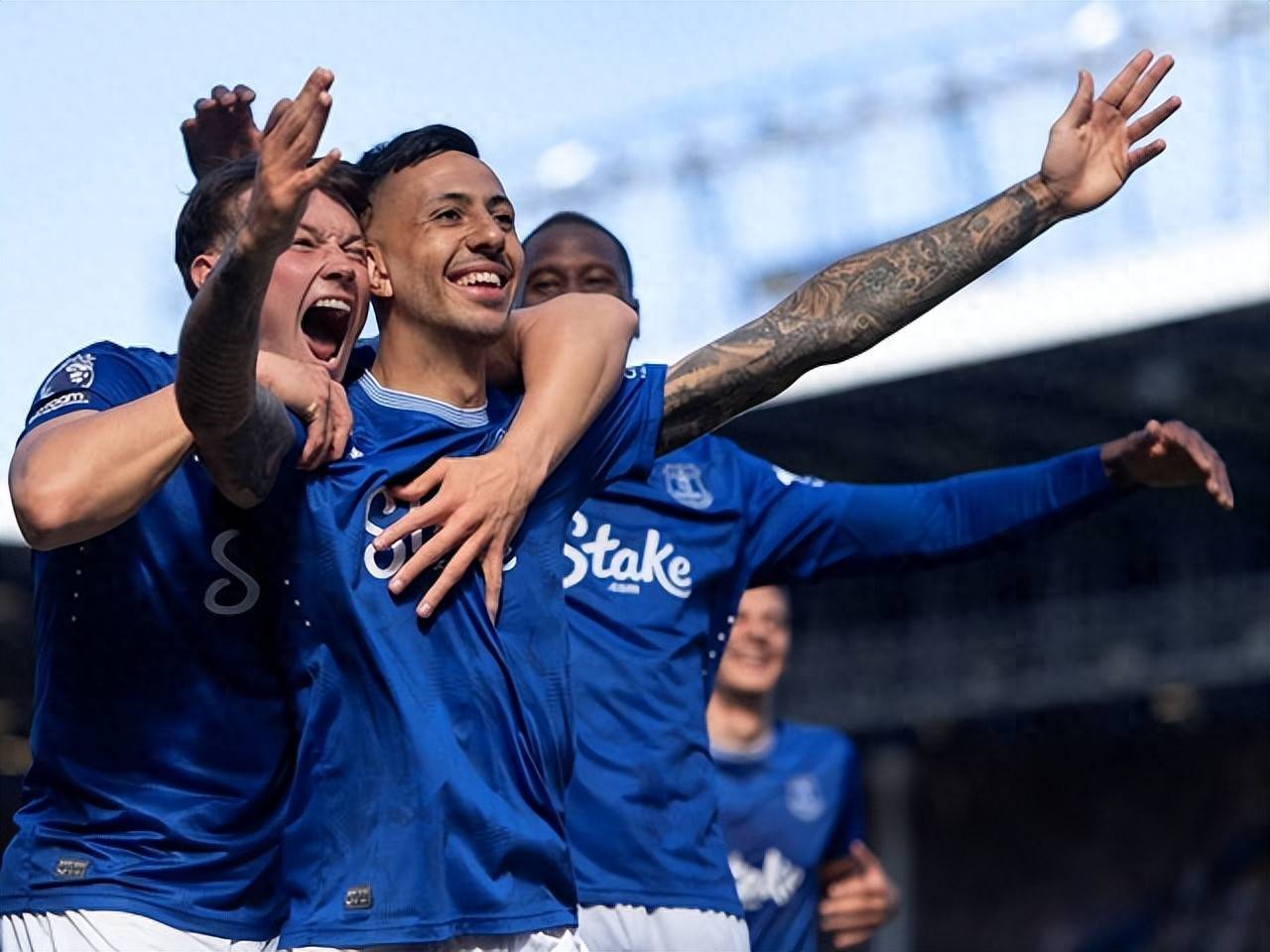 爱游戏链接-南安普顿球员集体复出,备战下轮比赛