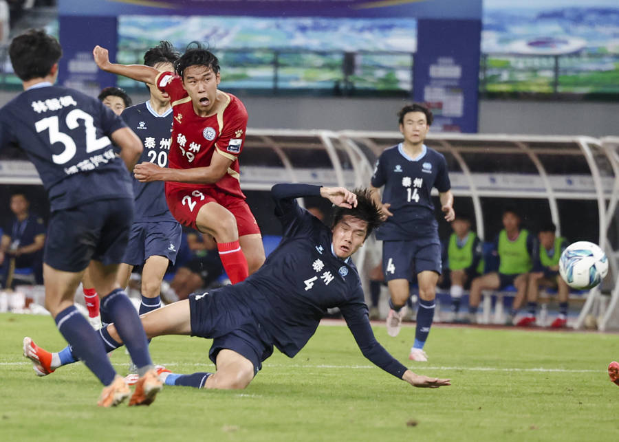 爱游戏竞技-足球联赛即将爆发激烈对决,球员状态神勇!