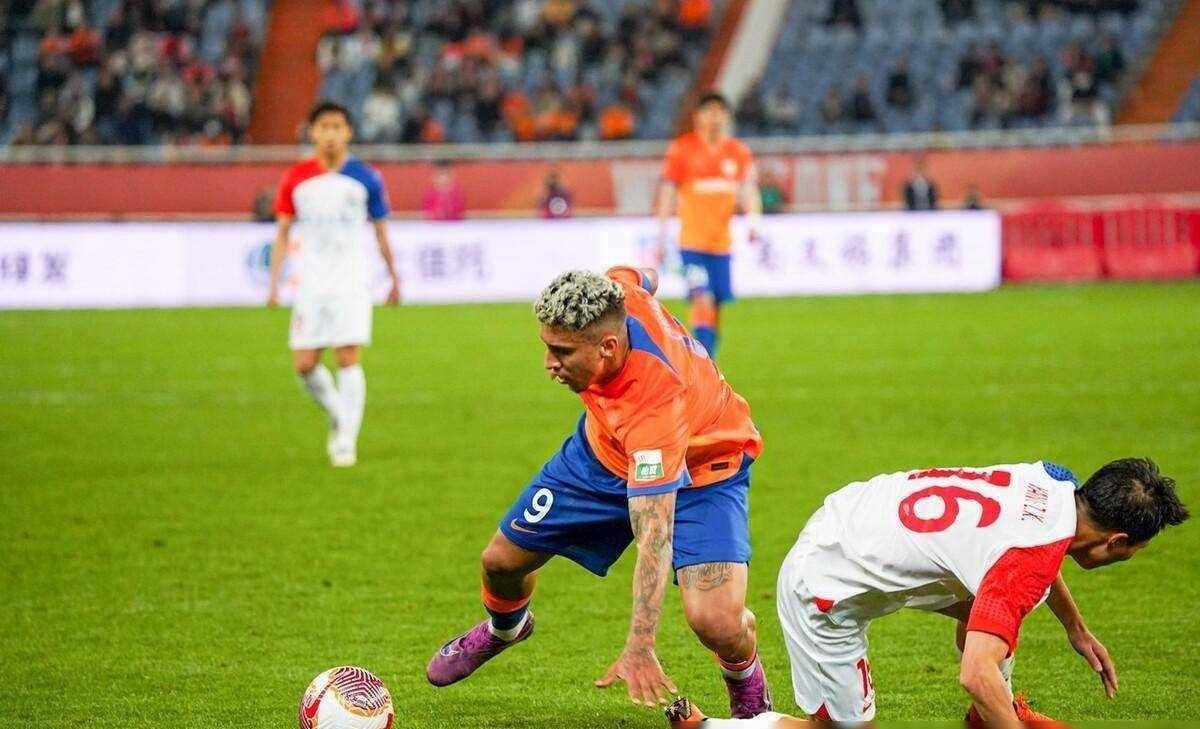 爱游戏官方-青岛队奋力拼搏,圈定胜利巨头福建队