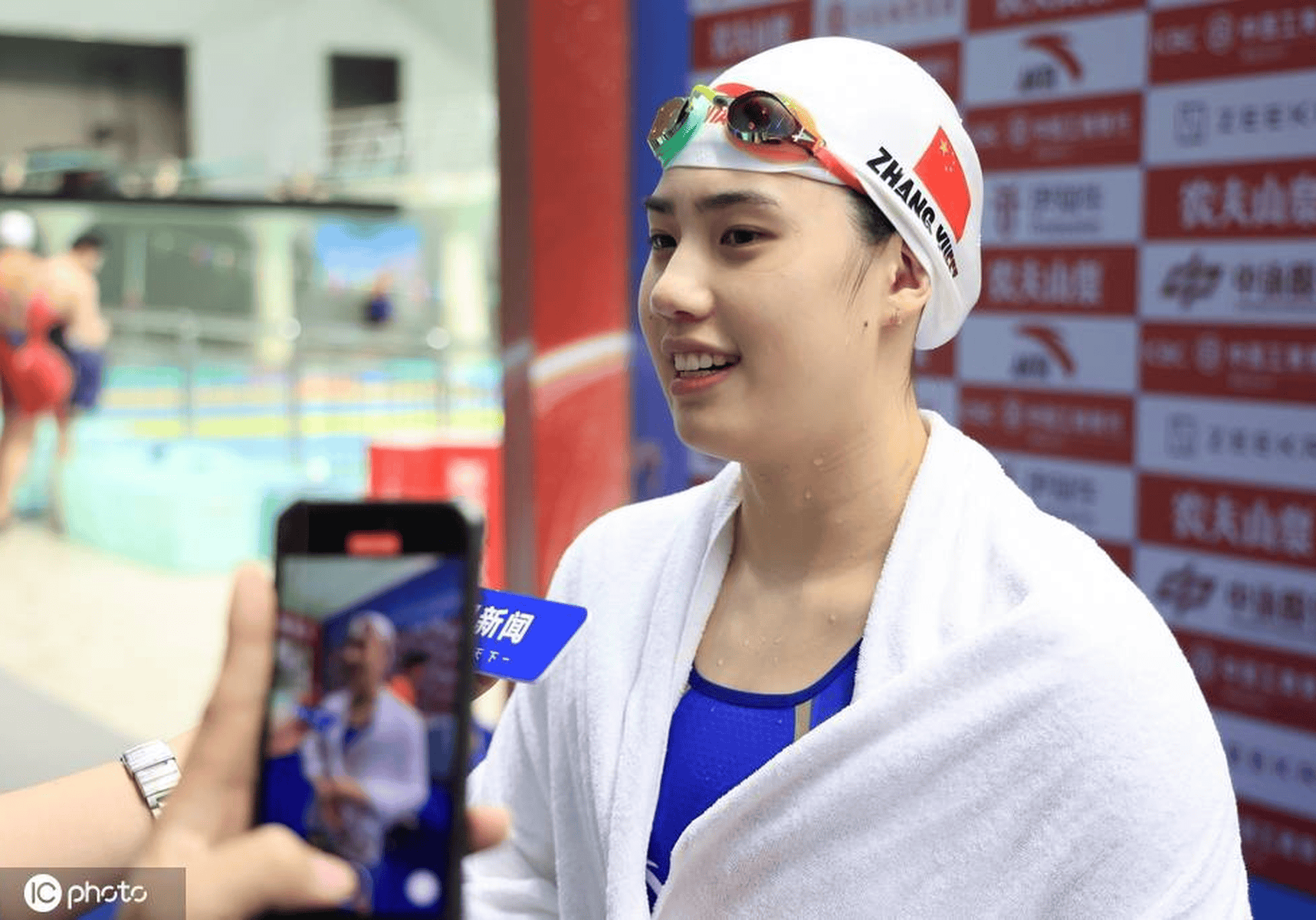 爱游戏app-游泳自由泳女子决赛选手速度惊艳