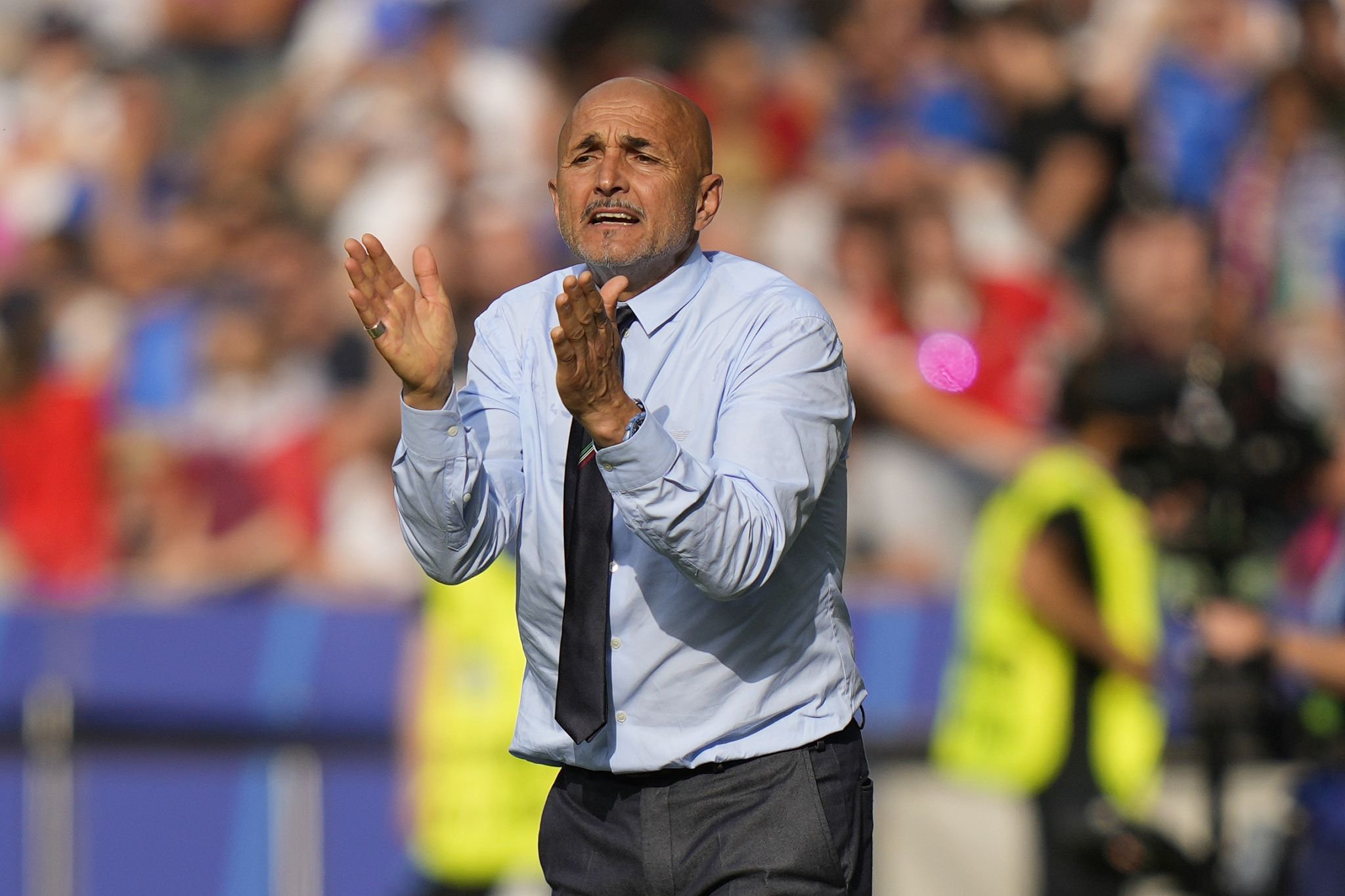 爱游戏中国官网-关于意大利球星在欧洲足球赛场上展现多面特质的信息