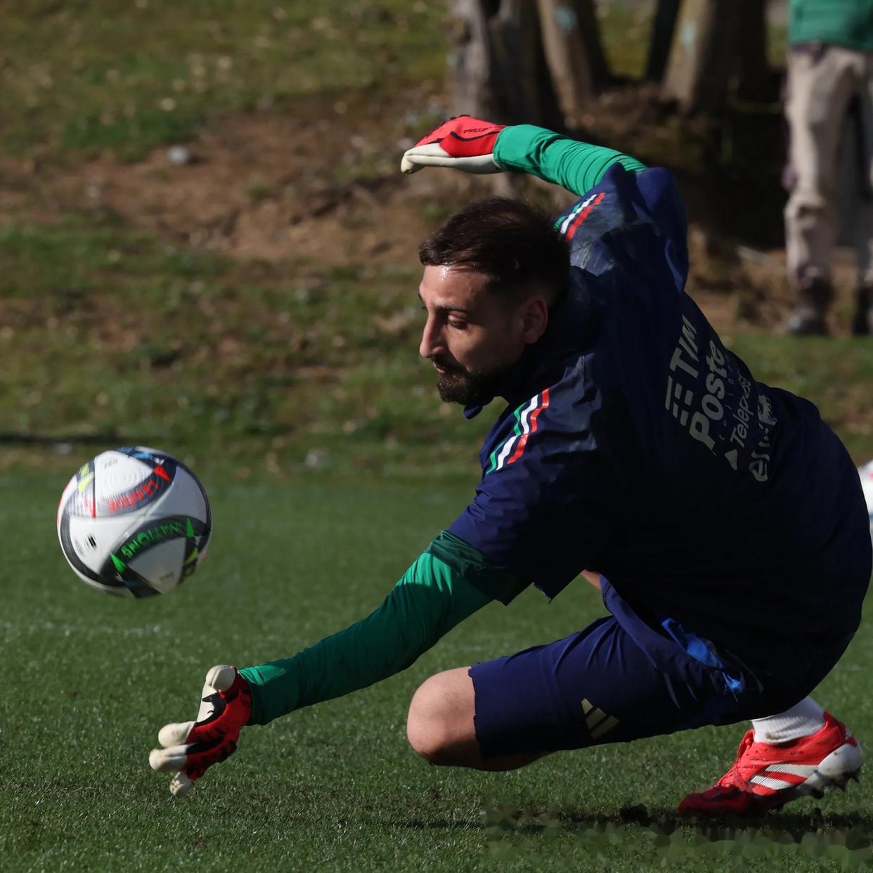 爱游戏视频-包含欧国联焦点对决尽显球员风采,场面火爆的词条