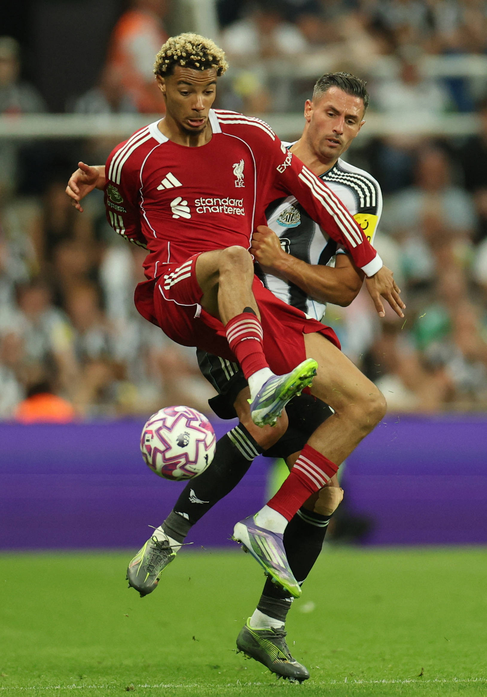 爱游戏官方-利物浦客场绝杀,主教练感慨艰难取胜的简单介绍