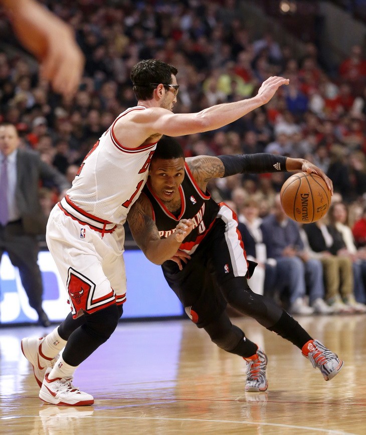 爱游戏教练-开拓者逆转公牛,取得胜利