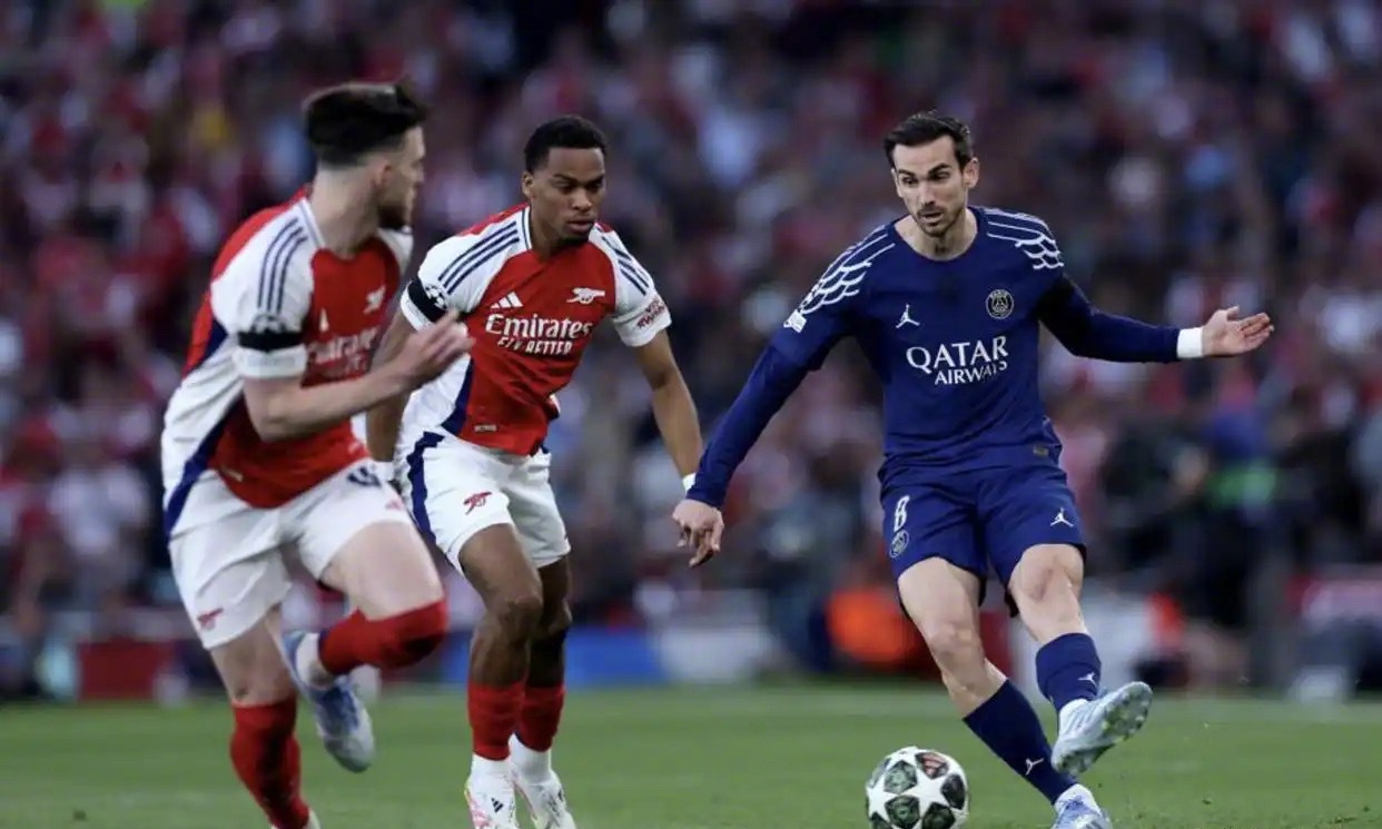 爱游戏新闻-欧冠预选赛悬念重重,球队争夺胜利机会