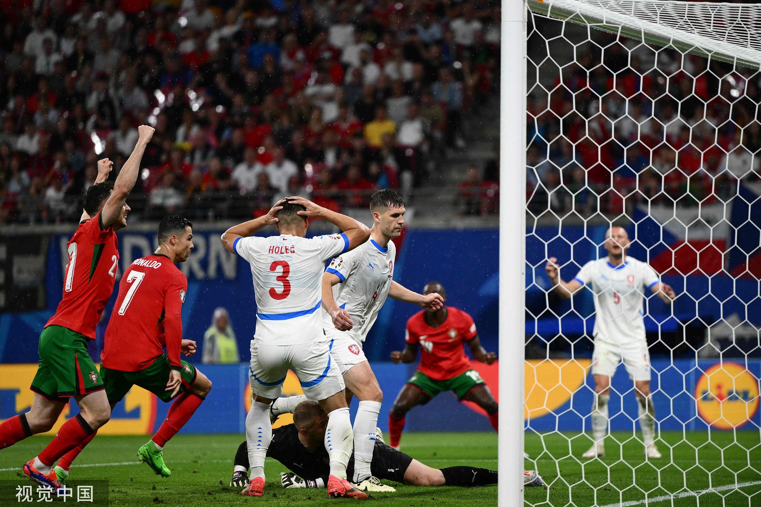 爱游戏课程-关于欧洲足球联赛豪门碰撞,胜负悬殊一触即发的信息