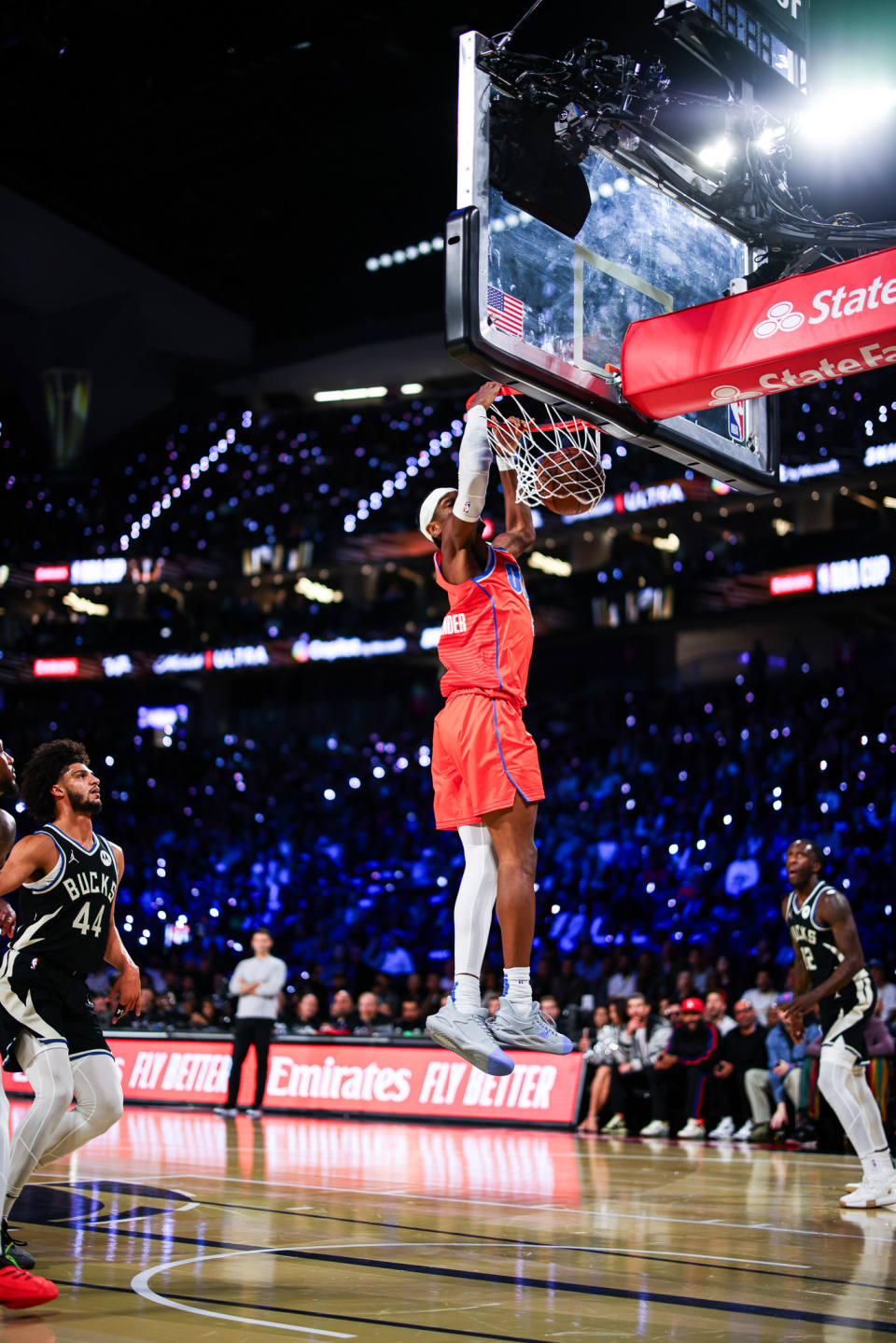 爱游戏网站-雄鹿战胜黄蜂，米德尔顿表现出色