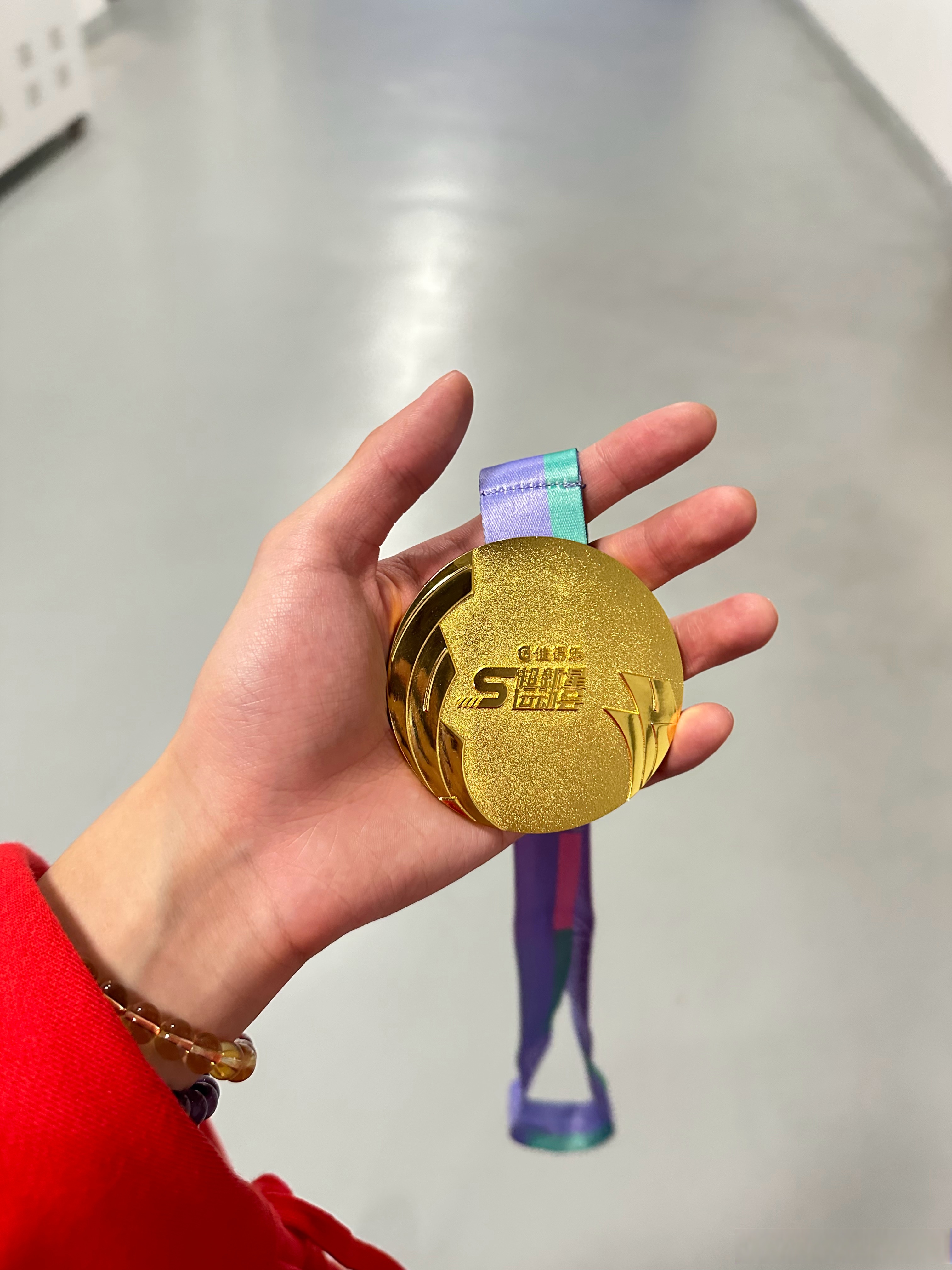 爱游戏入口-包含冠军荣耀再度绽放，胜利的喜悦填满全场的词条