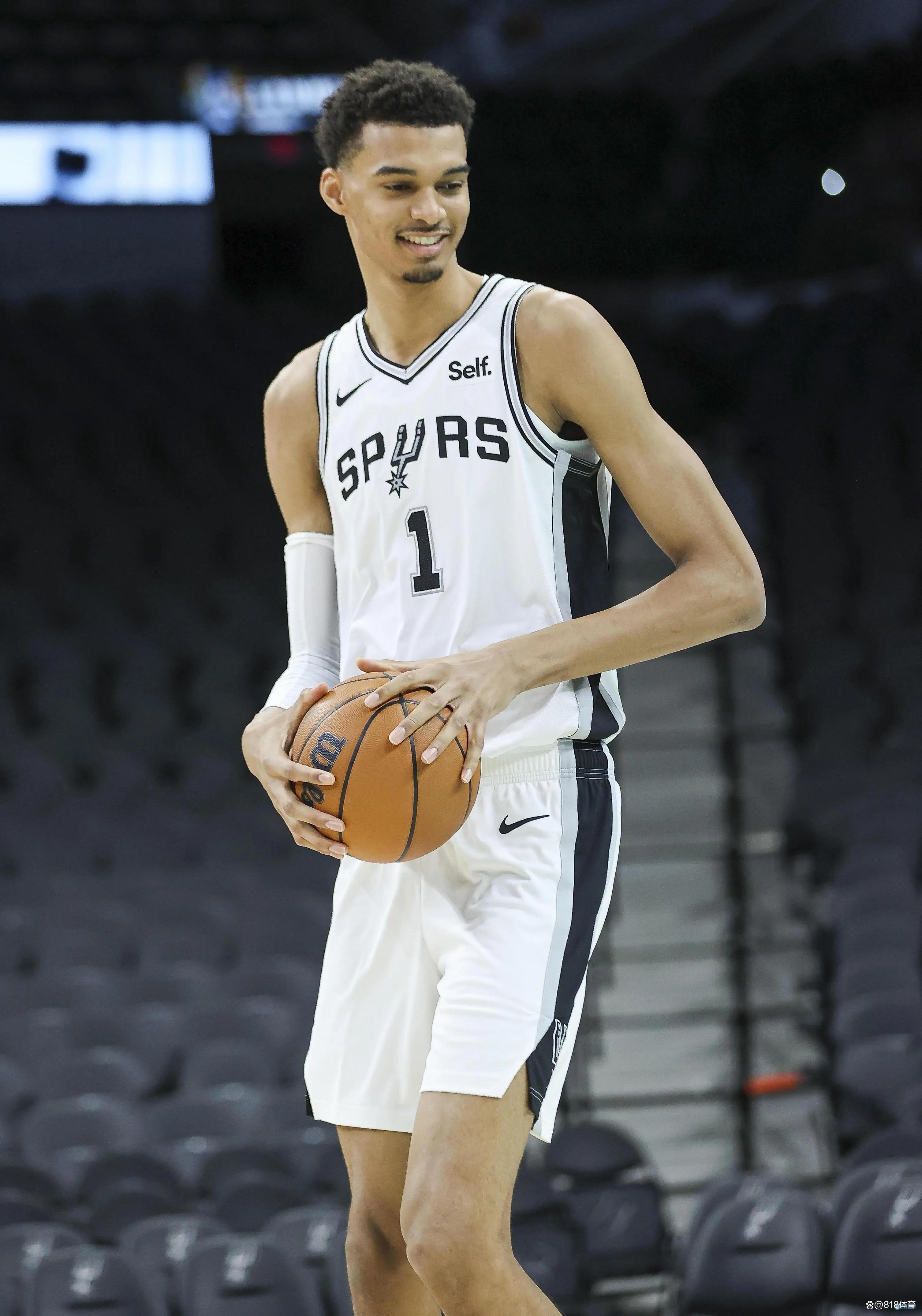 爱游戏亚洲官网-芬兰新秀崭露头角，赛场上频频闪光的简单介绍