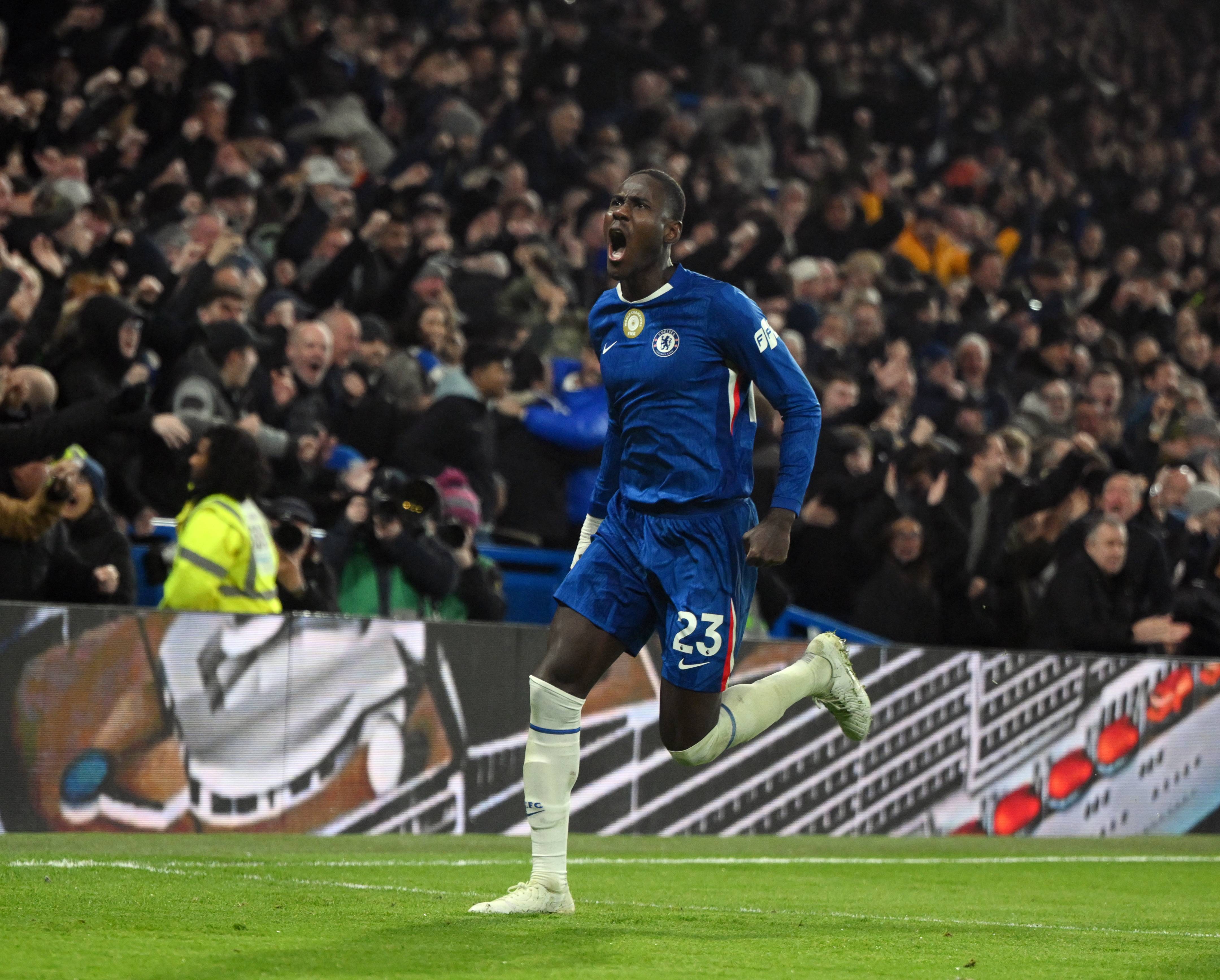 爱游戏平台-英超传闻缠身:切尔西开启引援模式的简单介绍