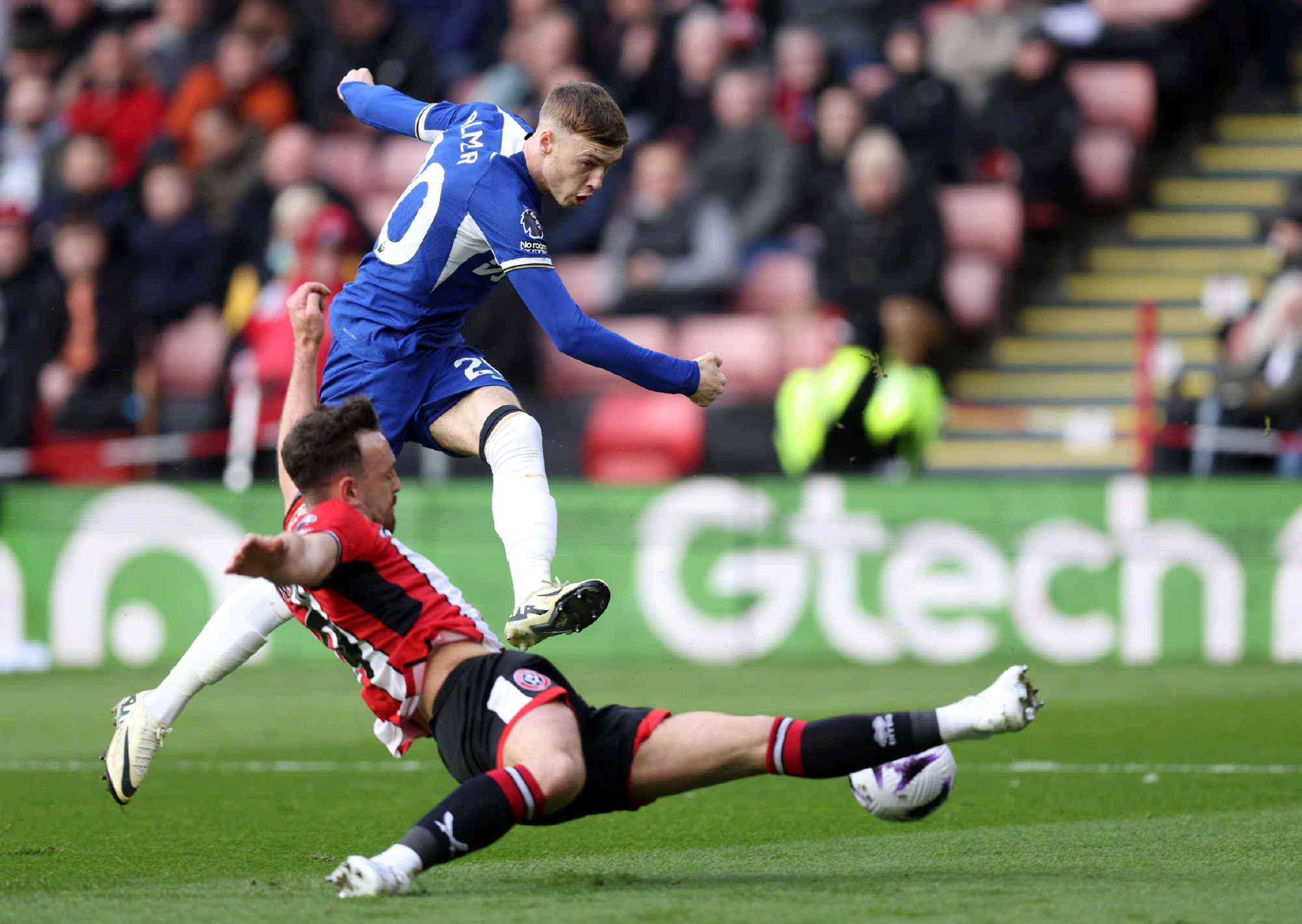 爱游戏平台-英超传闻缠身:切尔西开启引援模式的简单介绍